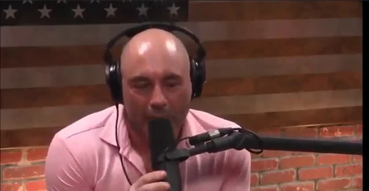 Elon Musk fuma marijuana in diretta
