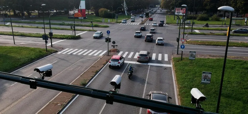 T-red non fa sconti a nessuno, 42mila multe in un anno: record a Torino
