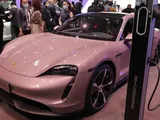 Porsche dice addio alla seconda fabbrica di batterie: disastro BEV