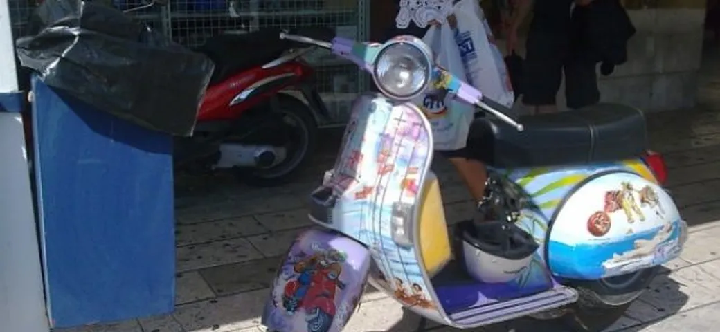 Foto del giorno: Vespa aerografata a mano