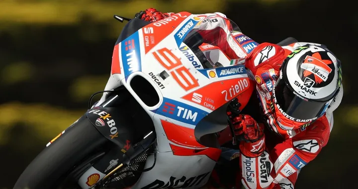 Test MotoGP, Ducati lontano. Lorenzo "non sono al limite"