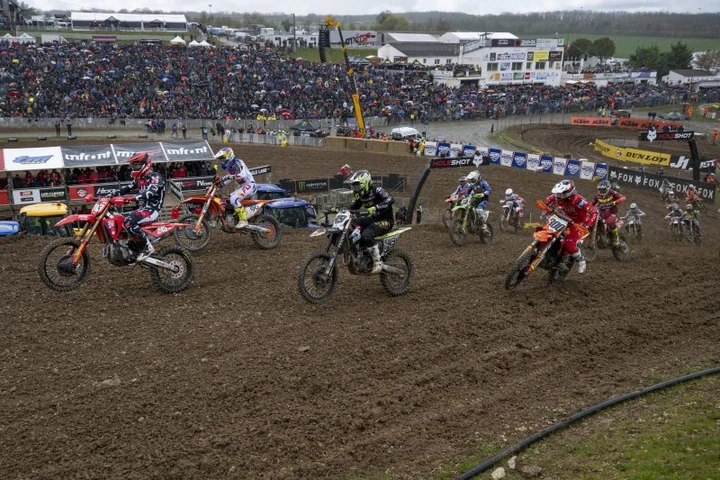 Tempesta di sabbia in arrivo in Sardegna: Gajser guida, ma Honda HRC schiera i suoi assi