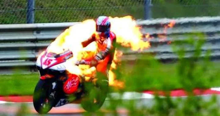 Foto del giorno: quando Edwards e l'Aprilia facevano fuoco e fiamme...