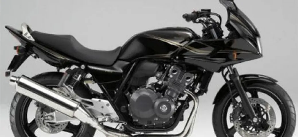 Honda CB400SF 2009: il rinnovamento parte dal basso