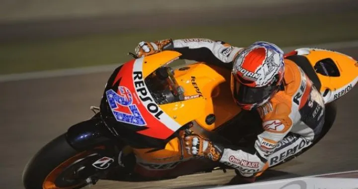 MotoGP: Missile Stoner precede Pedrosa nelle FP1 a Losail. Quinto Rossi