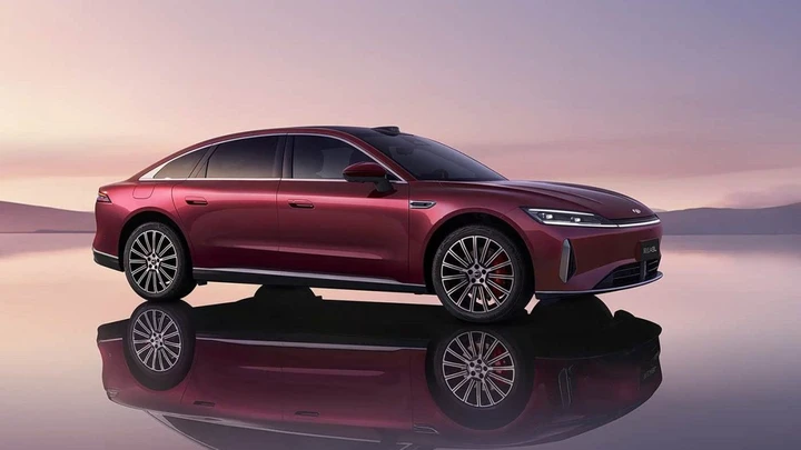 La nuova berlina plug-in è da record: 50mila ordini in un giorno