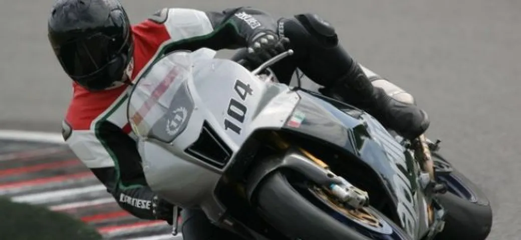 Scatto in Corsa: Aprilia RSV1000