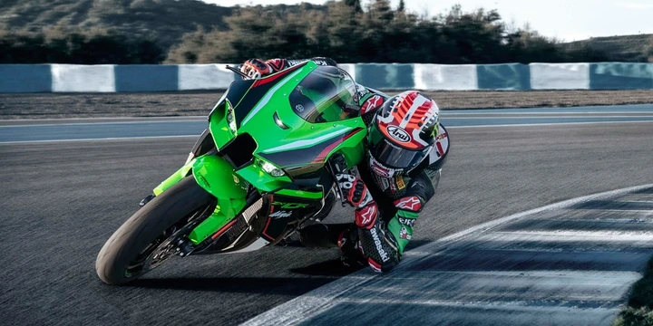 Kawasaki Ninja ZX-10R e Ninja ZX-10RR 2021: svelati i prezzi