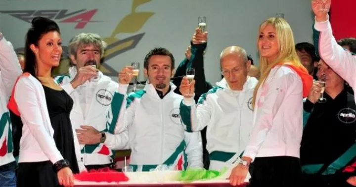 Noale in festa:  Piazza Castello gremita in onore di Max Biaggi e dell'Aprilia