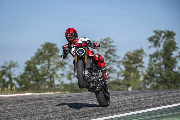 Ducati Monster SP: ancora più sportiva e divertente