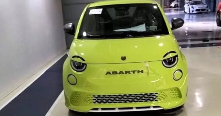 Abarth 595e: la foto rubata della prima elettrica dello Scorpione