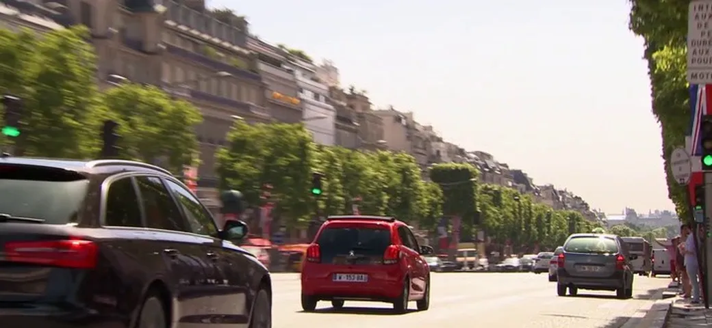 Peugeot 108: prova su strada a Parigi