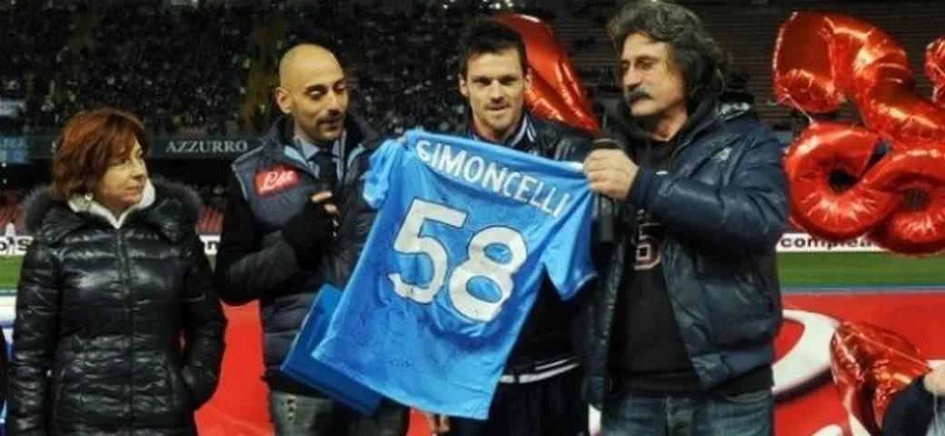Il Napoli omaggia Simoncelli