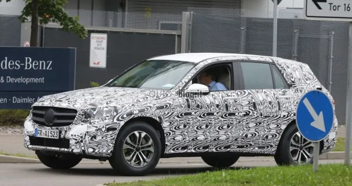Nuova Mercedes GLK su strada in nuove foto spia