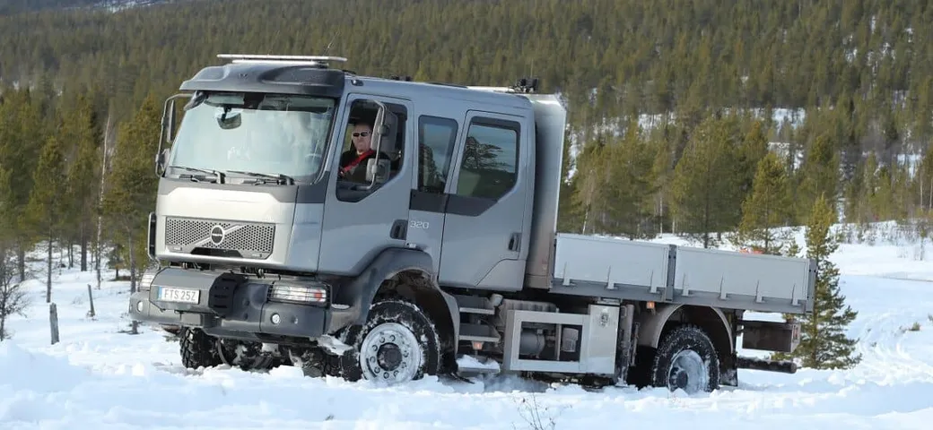Volvo FL 4x4, il nuovo camion off-road: nessuna strada fa paura