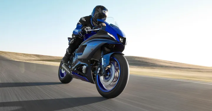 Yamaha svela la nuova R7: foto, caratteristiche e disponibilità