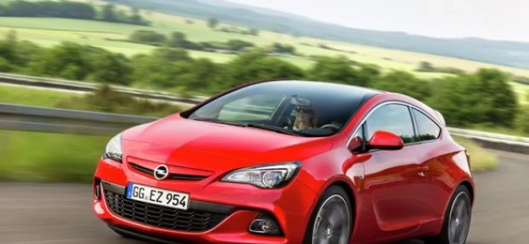 Opel Astra: debutta il 2.0 BiTurbo CDTI da 195 CV