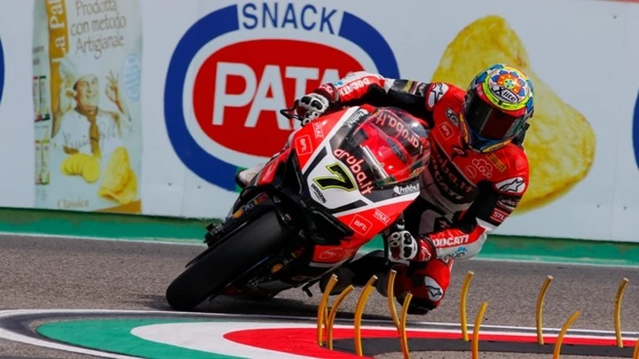 SBK Imola 2016: Davies e Giugliano davanti a tutti, paura per Guintoli