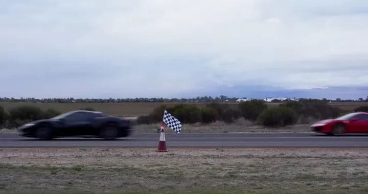 Ferrari vecchia vs nuova generazione, chi vince in accelerazione? [VIDEO]