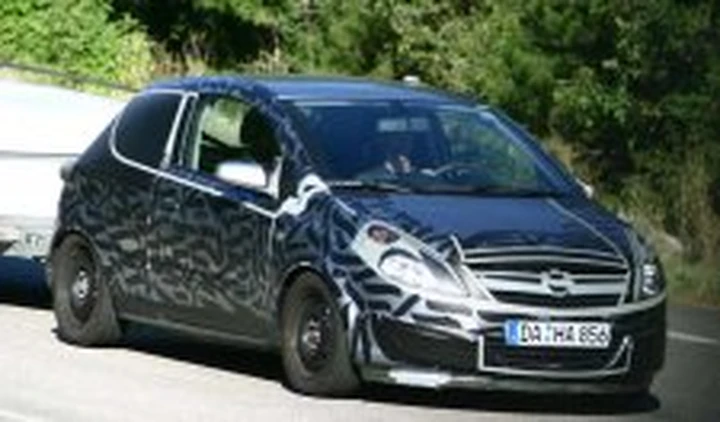 Foto spia della Opel Corsa 2006