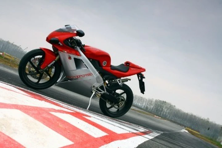 Cagiva Mito 125: Prime impressioni e video