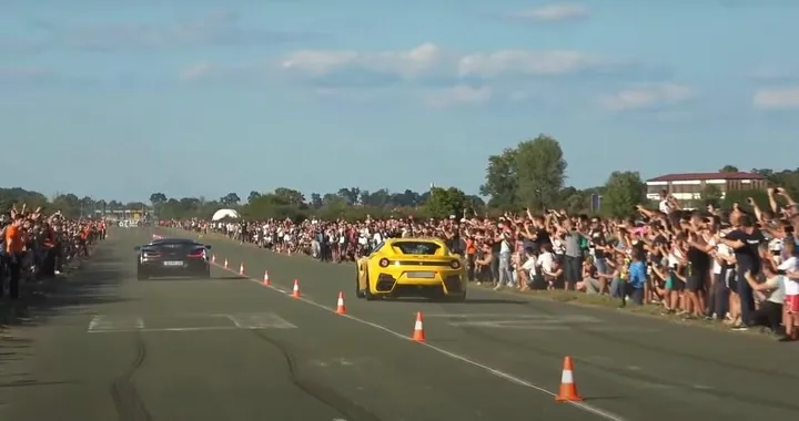Ferrari F12tdf vs Rimac Nevera: la drag race impossibile [Video]