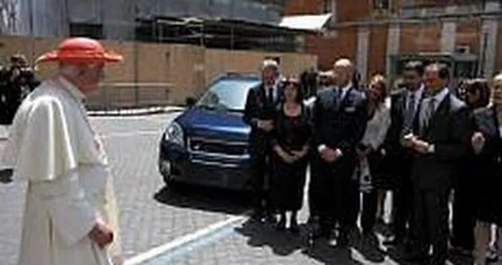 DR: due Suv per papa Benedetto XVI