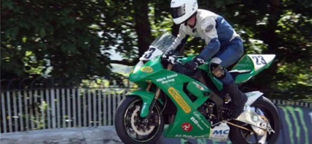 Tourist Trophy: ancora un morto nella gara1 Supersport, vince Anstey davanti ad Amor e Martin