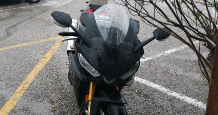 Aprilia RSV4 2021: ecco le prime foto spia