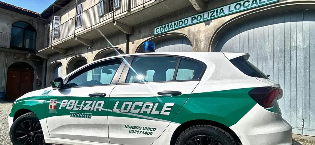 Scappa dalla Polizia che lo insegue: fermato uomo senza patente e sotto effetto di alcol