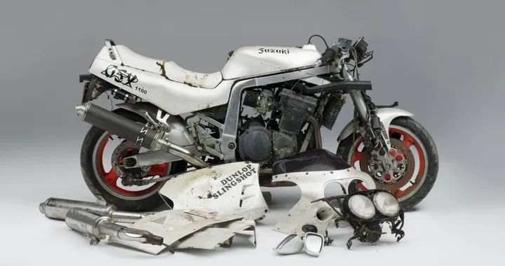 Suzuki GSX-R 1100: splendente dopo il restauro