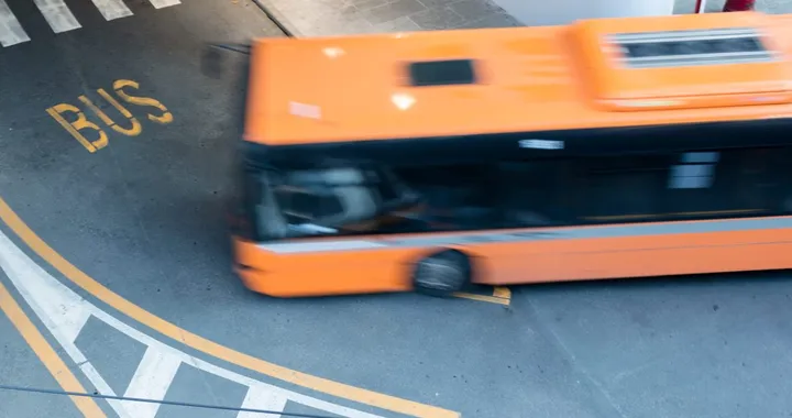 Autobus senza conducente, 1.280 km percorsi senza incidenti: ma c'è un problema