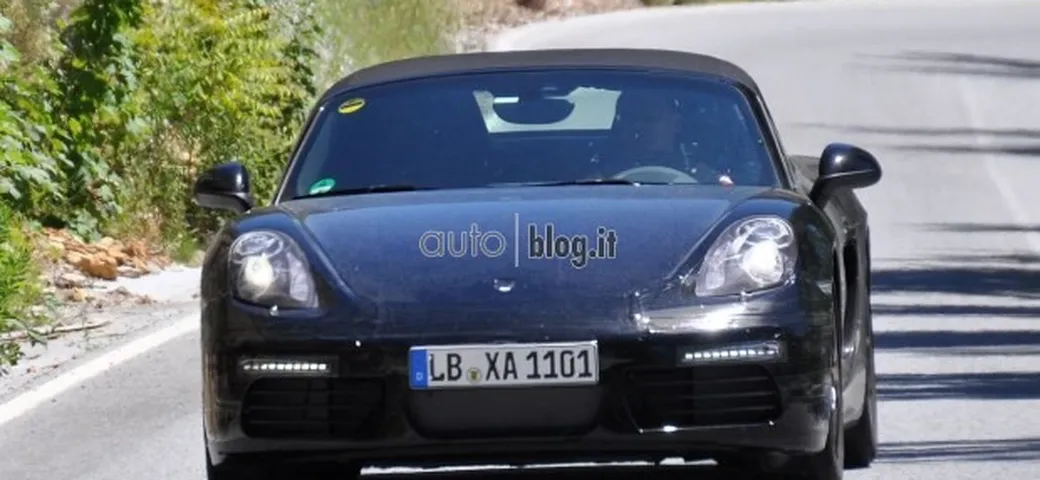Porsche Boxster: foto spia del restyling