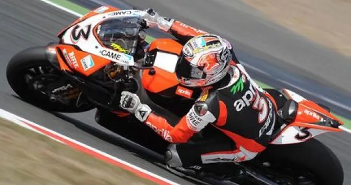 Max Biaggi: "Qualche difficoltà, ma domani andrà meglio". Out Nakano, indietro Camier