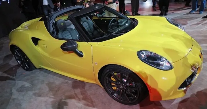 Il primo video dell'Alfa Romeo 4C Spider