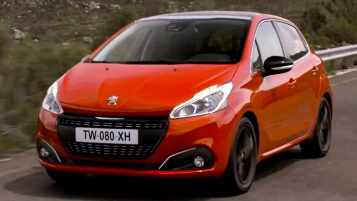 Peugeot 208 2015: foto, video e caratteristiche