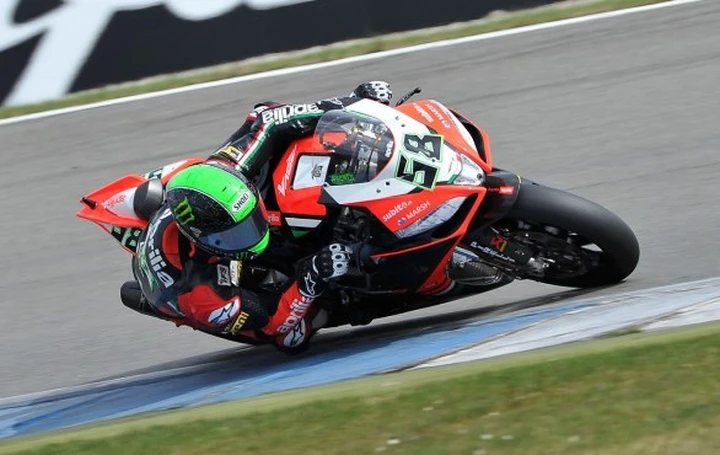 Superbike Assen risultati e classifica: vince Laverty su Sykes, terzo Baz.