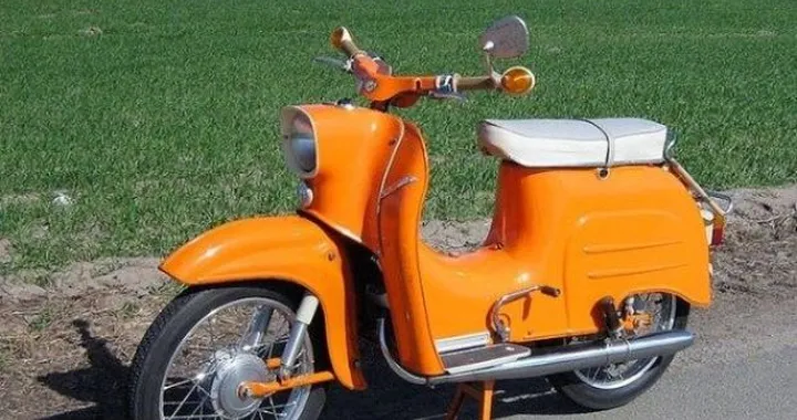 E-Schwalbe: lo scooter elettrico dalla linea vintage /video