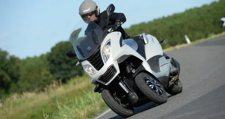 Peugeot Metropolis: il test di Motoblog