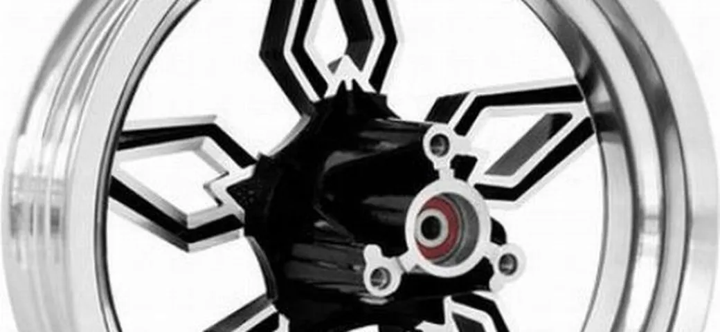 Gyronetics: cerchi in lega Black Diamond per Yamaha Aerox