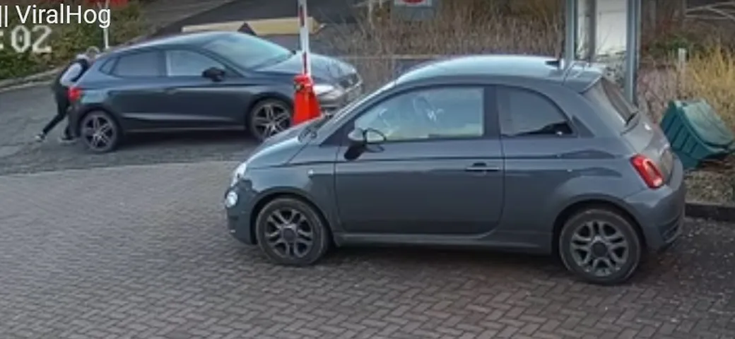 Ferma da solo un’auto “impazzita