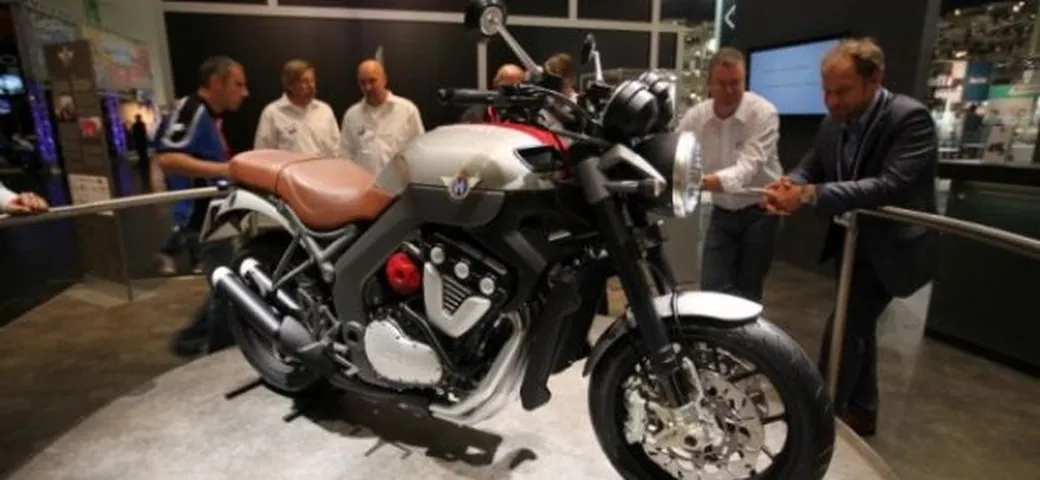 Horex VR6: 6 cilindri sovralimentati per 230CV in salsa naked
