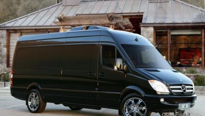 Mercedes Sprinter: Lexani Motorcars lo trasforma in furgone di lusso