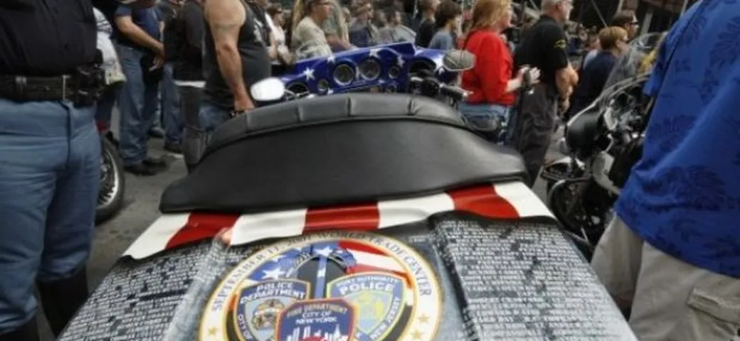 Invasione di motociclisti a New York per celebrare i 10 anni dall'11 Settembre