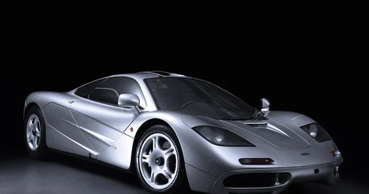 Elon Musk e la sua McLaren F1 [Video]