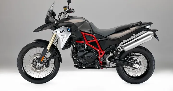 BMW F 900 GS, prime foto rubate