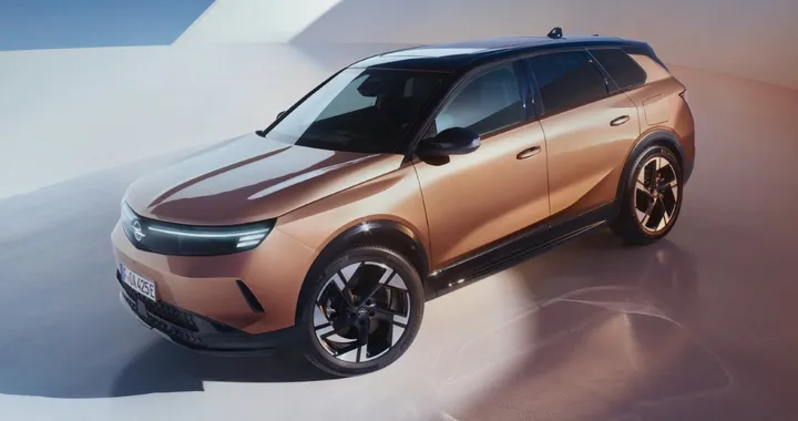 Opel Grandland: la seconda generazione è anche full electric con 700 km di autonomia [VIDEO]