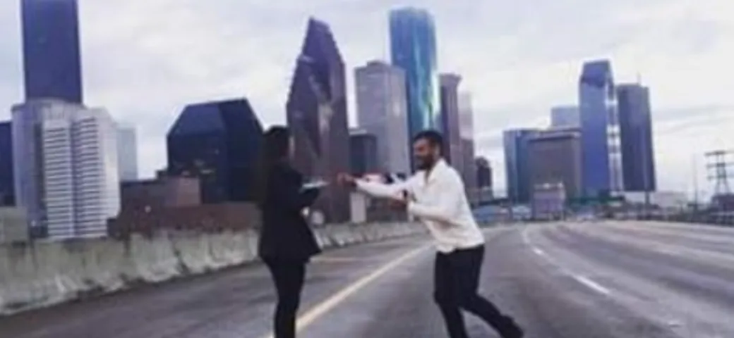 Blocca l'autostrada per la proposta di matrimonio