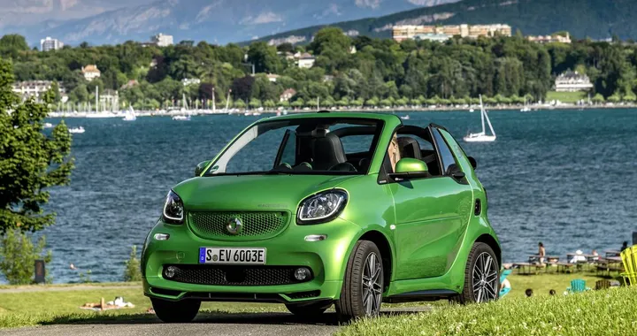 La smart compie vent'anni
