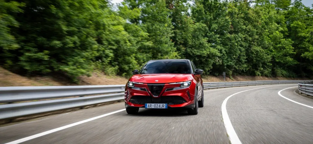 Alfa Romeo chiude un 2024 positivo grazie a Tonale e Junior